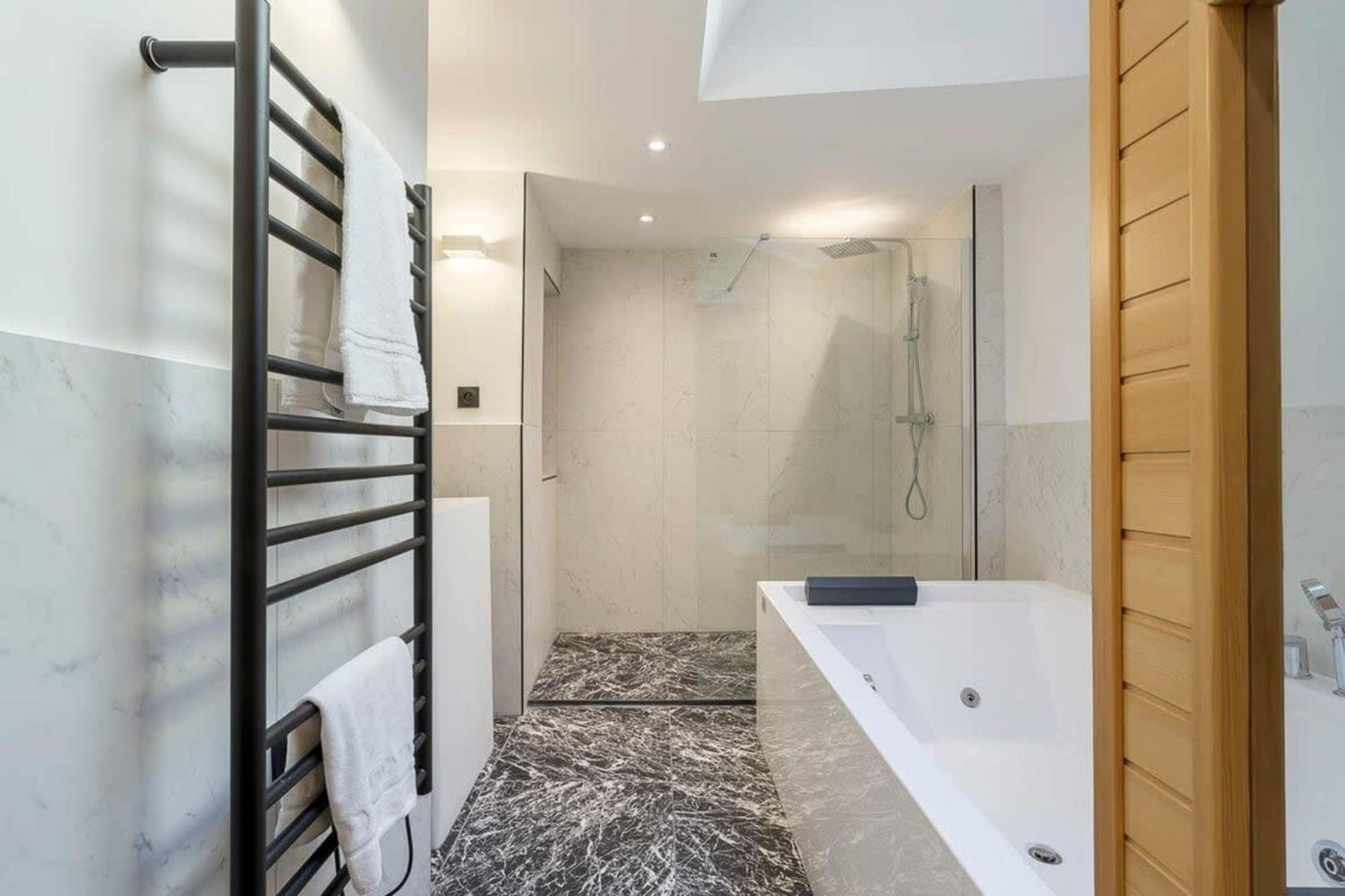 ליון Victor Hugo Romantic Suite - Sauna Et Balneo מראה חיצוני תמונה