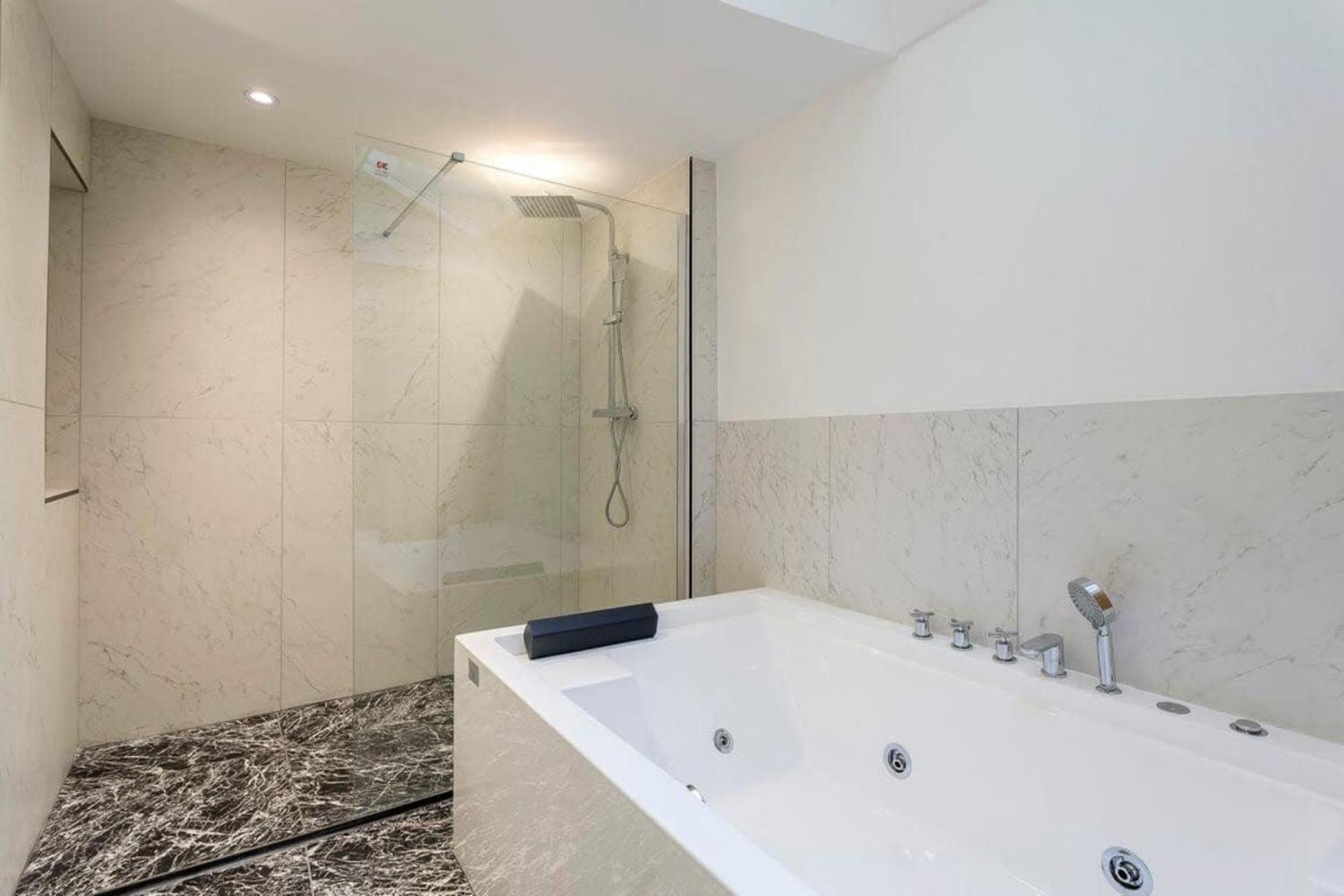 ליון Victor Hugo Romantic Suite - Sauna Et Balneo מראה חיצוני תמונה